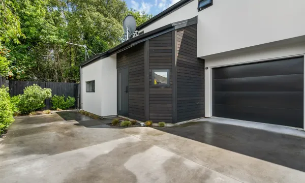 199d Hills Road, Edgeware